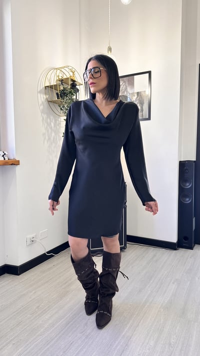 ABITO SCOLLO MORBIDO NERO