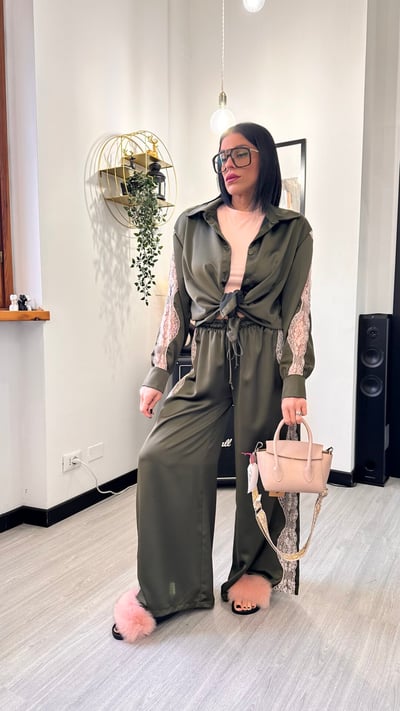 OUTFIT RELAX GLAM CON CIABATTE IN PELO
