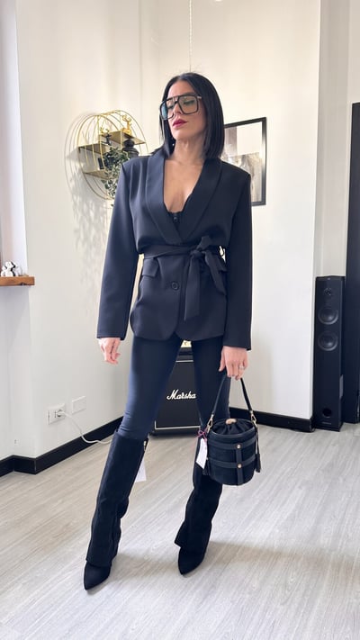 OUTFIT POWER BLACK