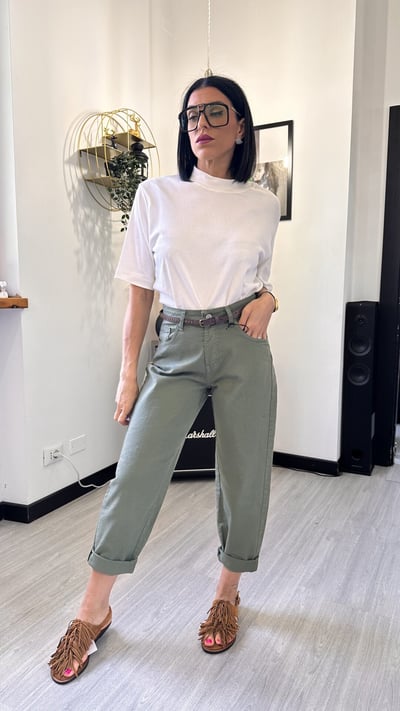 JEANS CON CINTURA MILITARE
