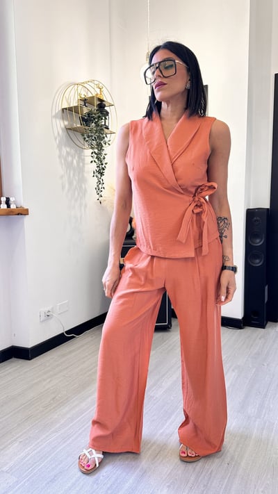 COORDINATO CON GIACCA SMANICATA ARANCIO