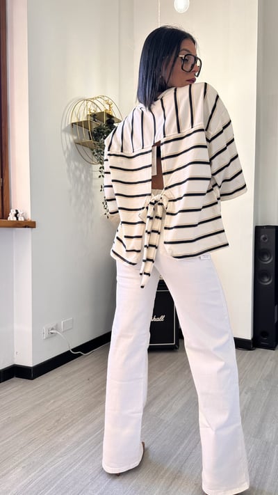 T-SHIRT A RIGHE APERTA SUL RETRO BIANCA