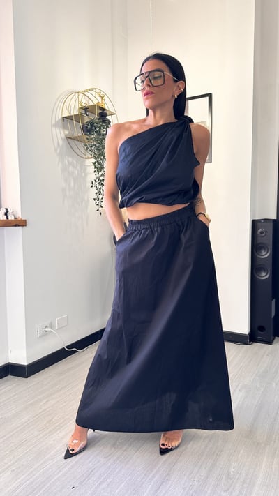 COORDINATO CON GONNA E TOP AMPIO NERO