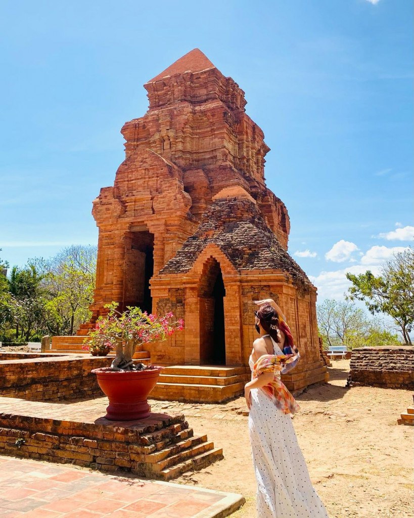 Tháp Poshanu — ảnh minh hoạ 1/1