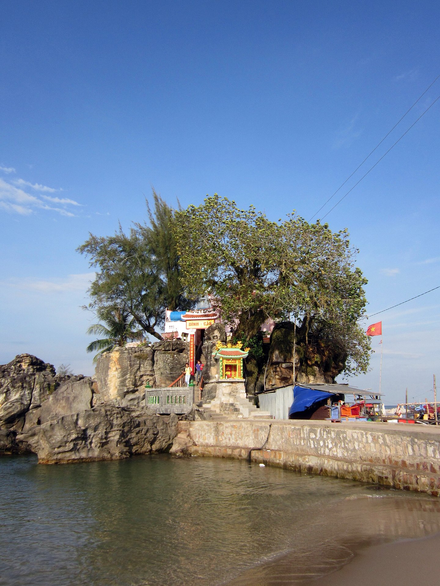 Dinh Cậu — ảnh minh hoạ 1/2