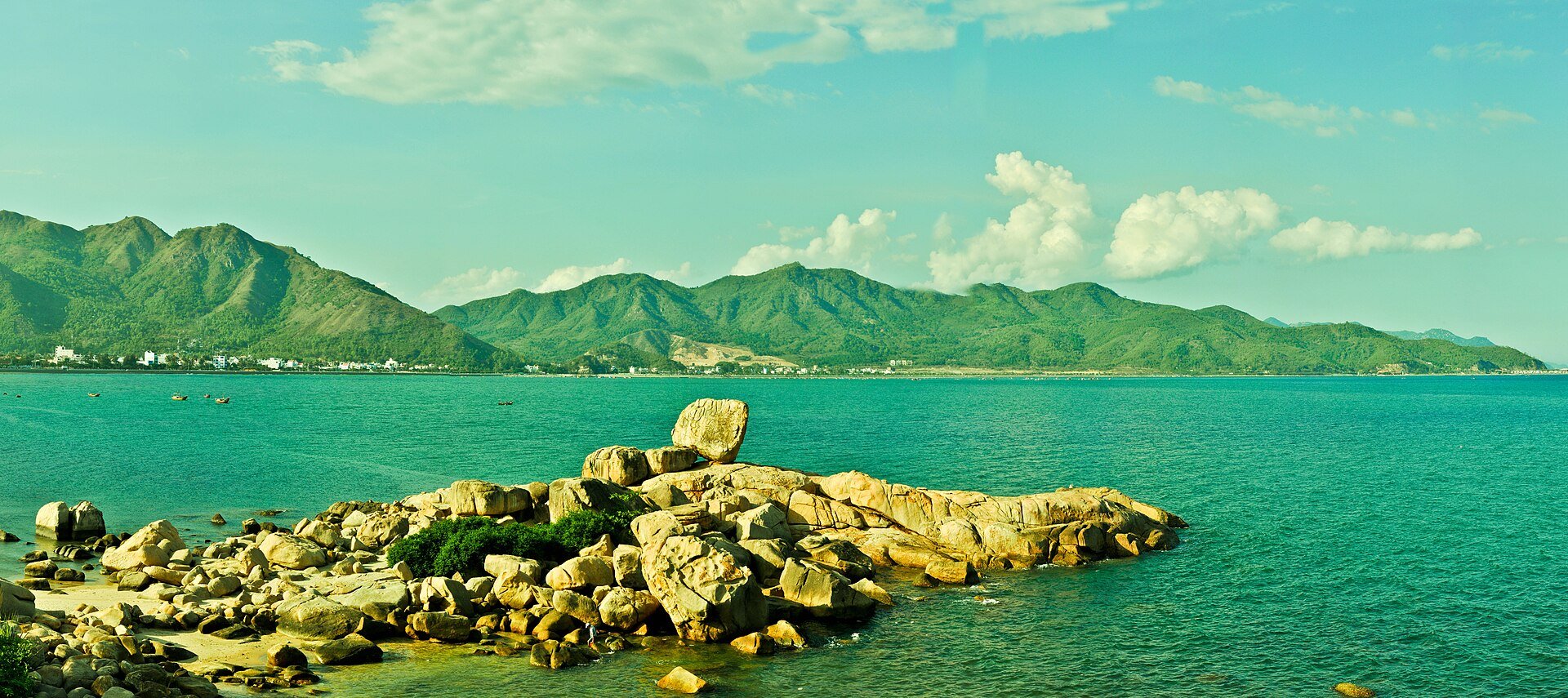 Hòn Chồng – Hòn Vợ — ảnh minh hoạ 1/2
