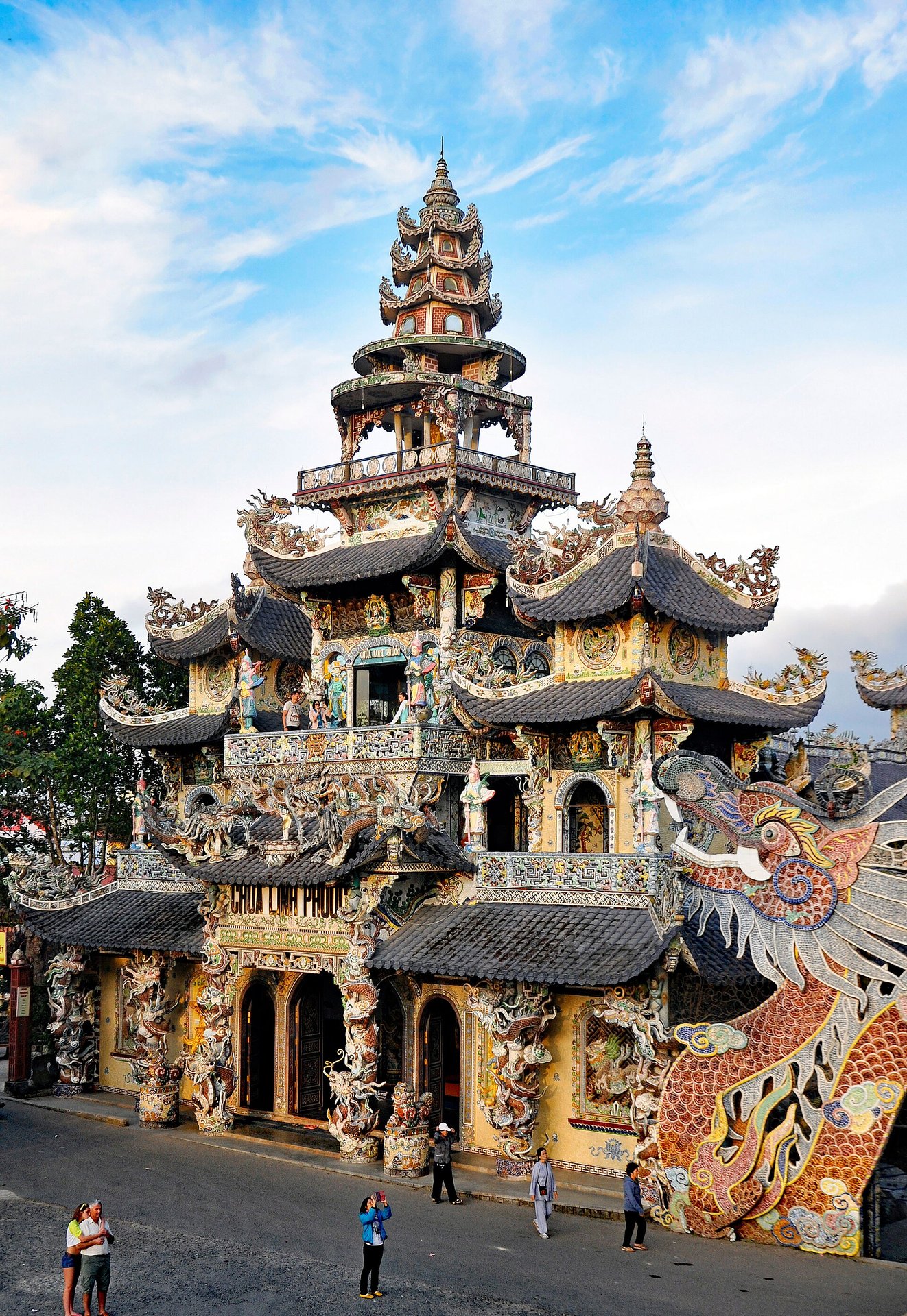Chùa Linh Phước (Chùa Ve Chai) — ảnh minh hoạ 1/1