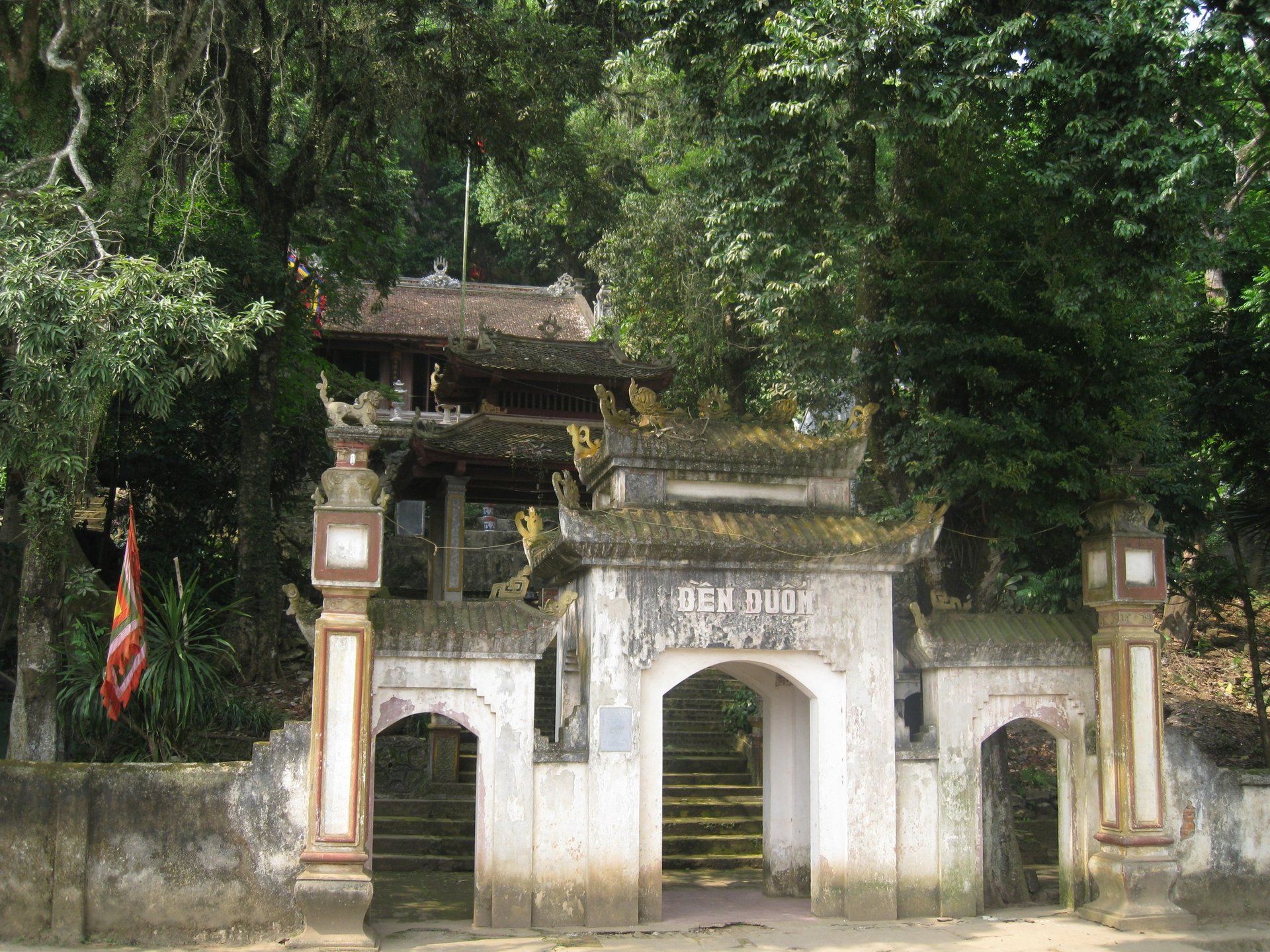 Đền Đuổm - núi Đuổm — ảnh minh hoạ 1/1