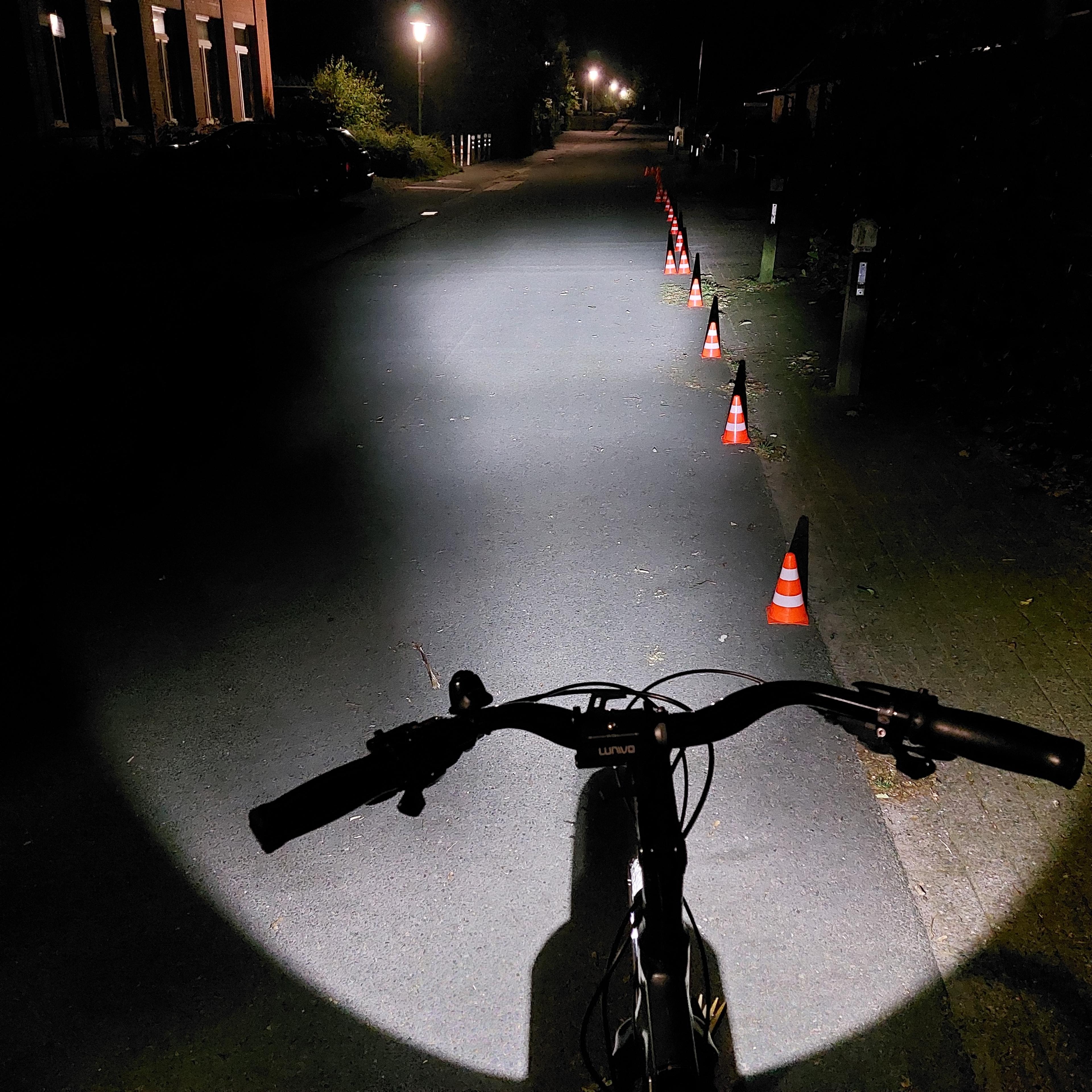 LUNIVO eDia F150 Fahrradbeleuchtung (schwarz) 2