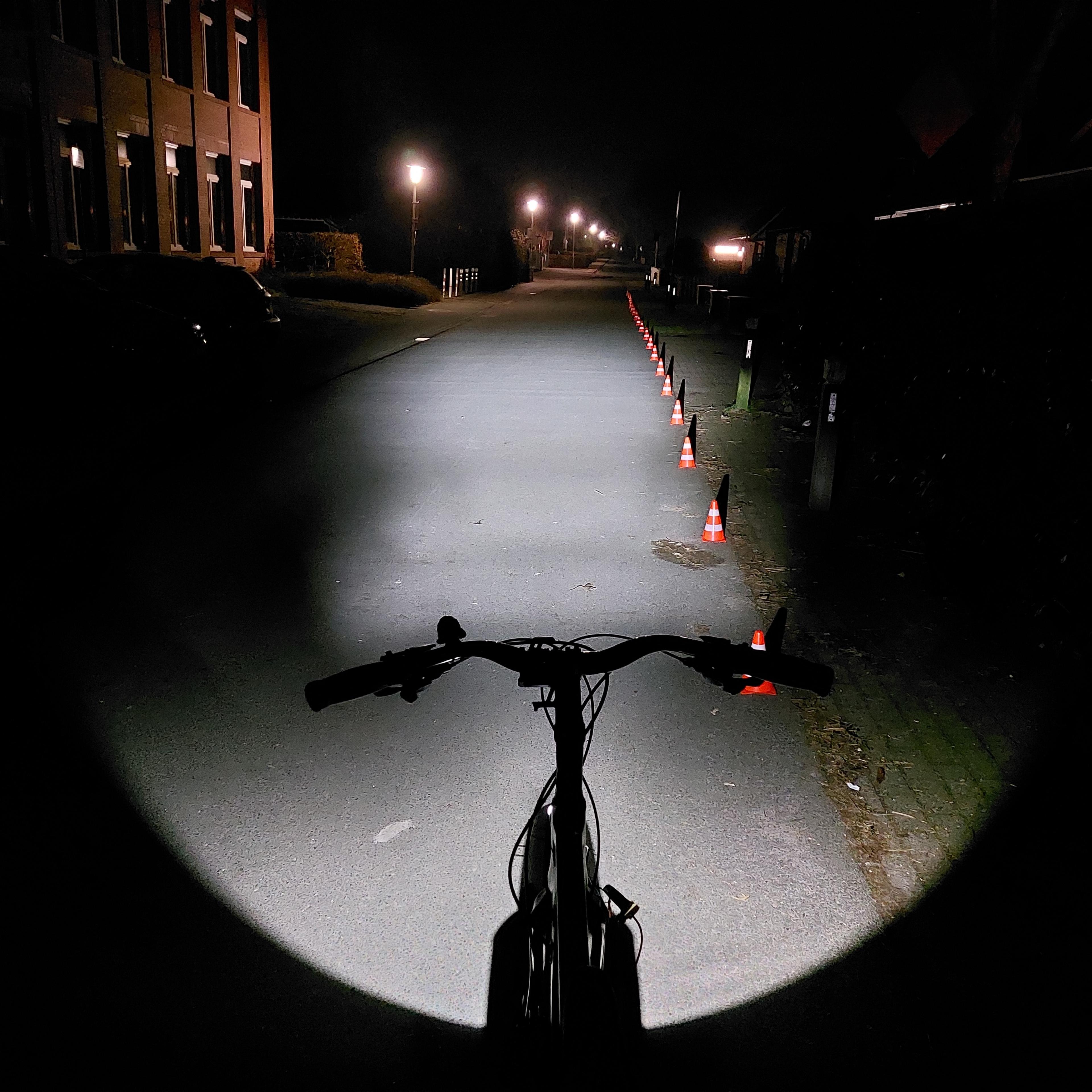 LUNIVO eDIA 170 FL Fahrradbeleuchtung (schwarz) 2