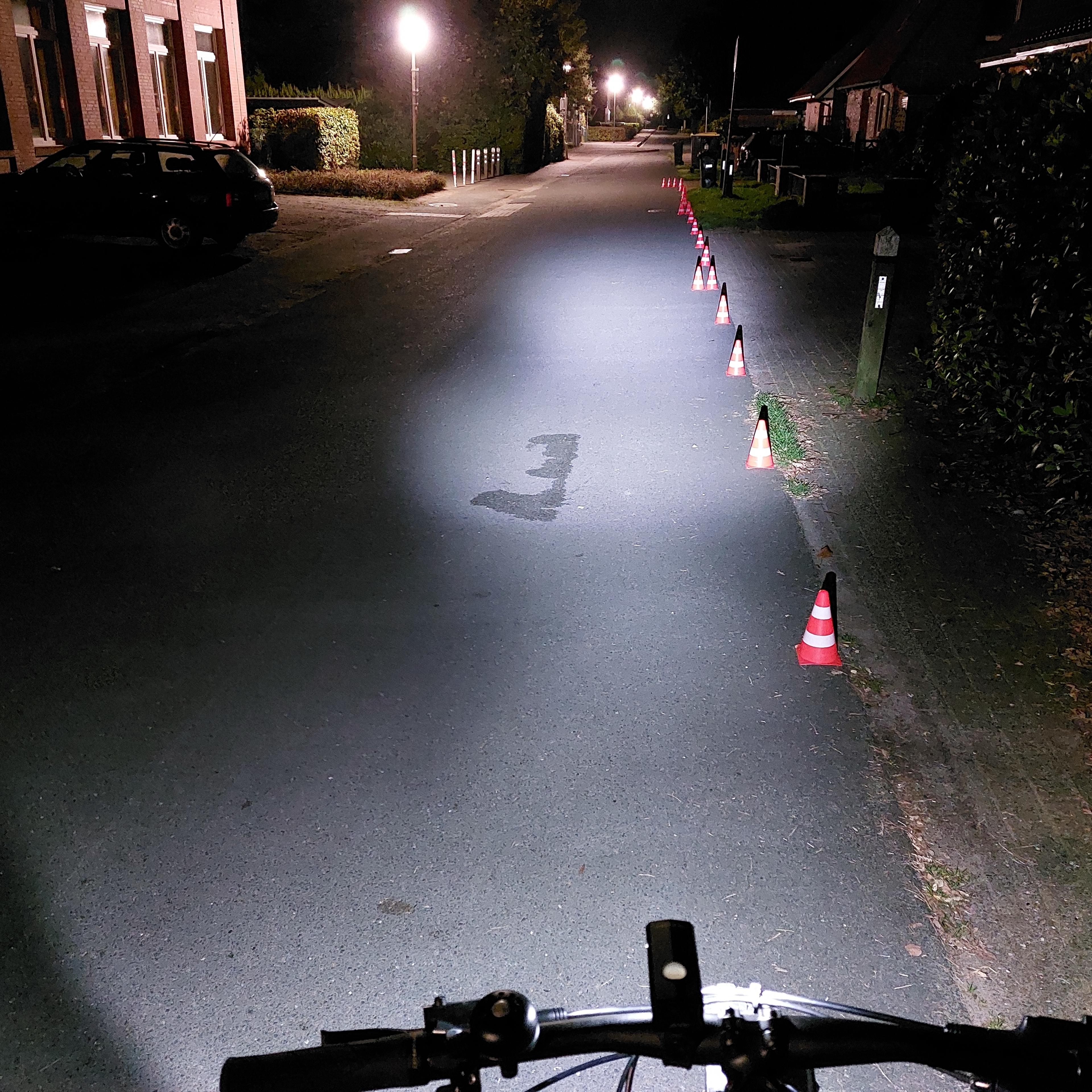 LUNIVO Lynx F30 Alu Fahrradbeleuchtung (schwarz) 3