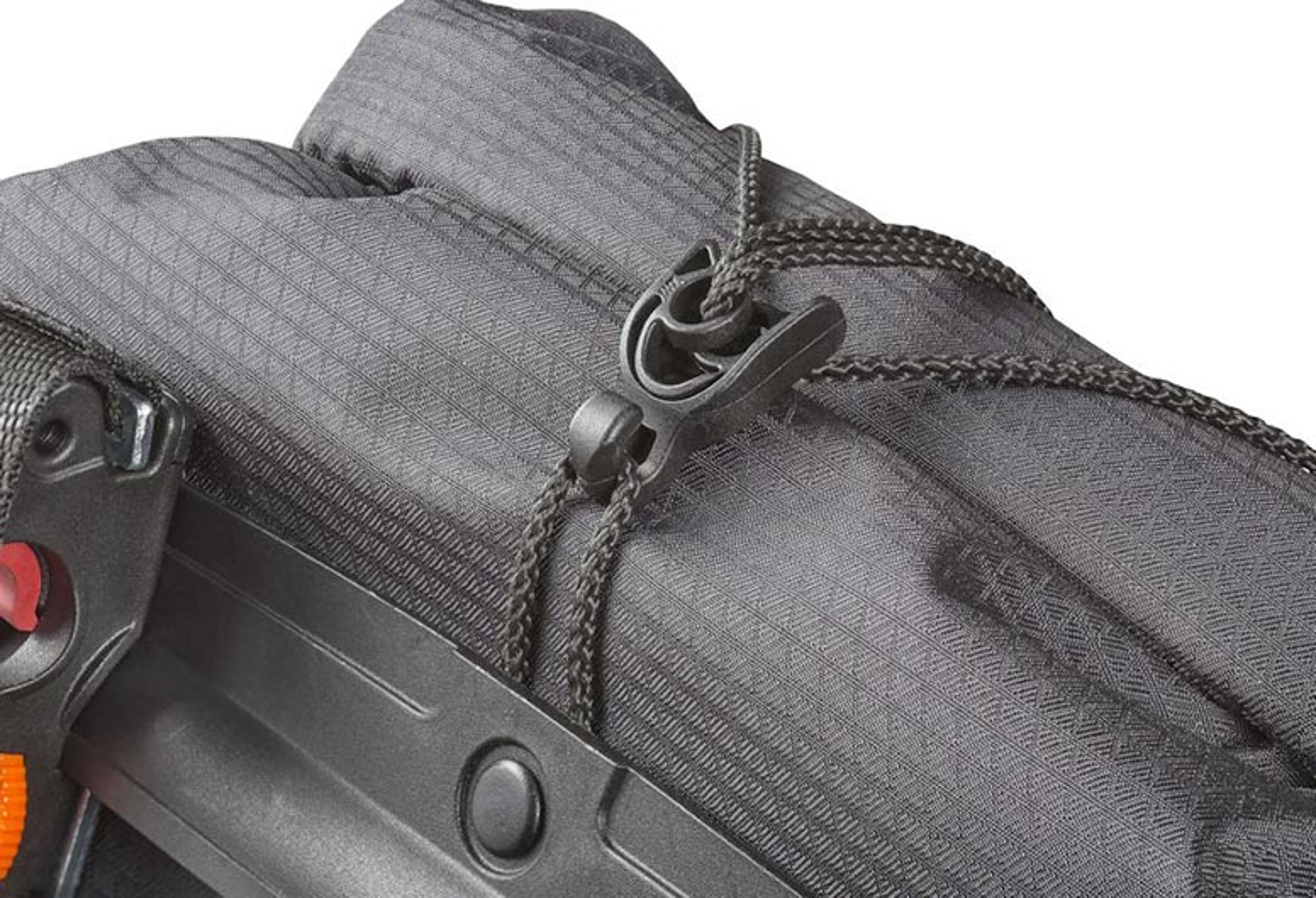 VAUDE Aqua Back Light Gepäckträgertasche (schwarz) 5