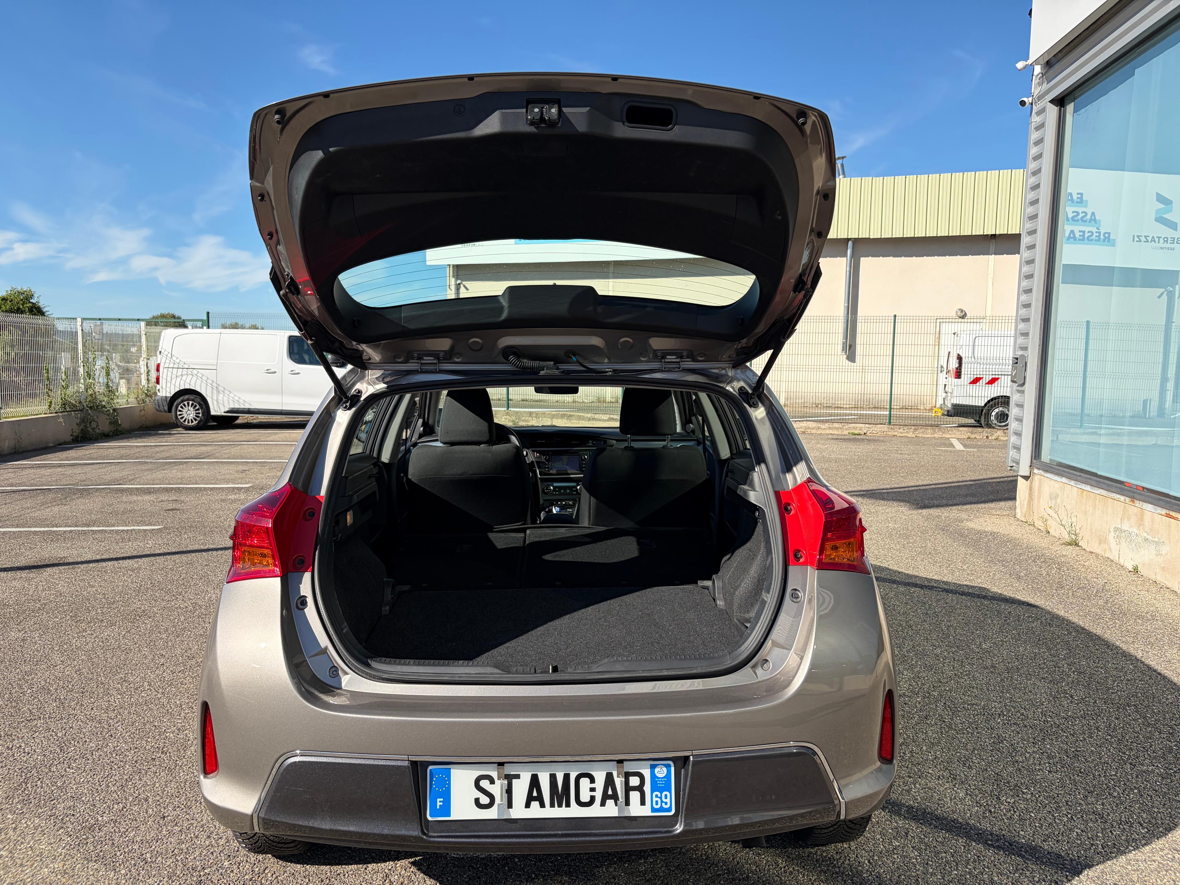TOYOTA AURIS II HYBRIDE 136H DYNAMIC