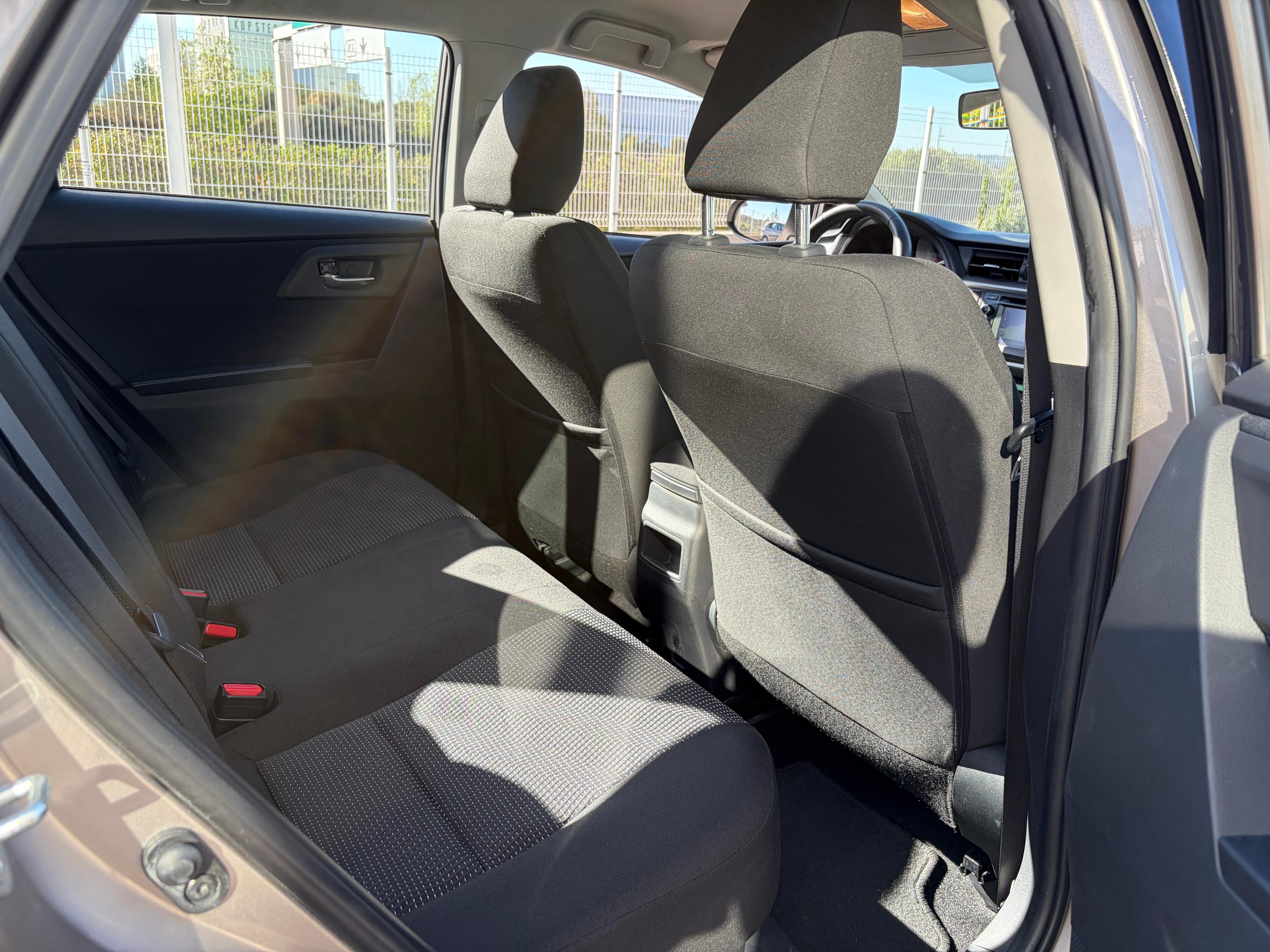 TOYOTA AURIS II HYBRIDE 136H DYNAMIC