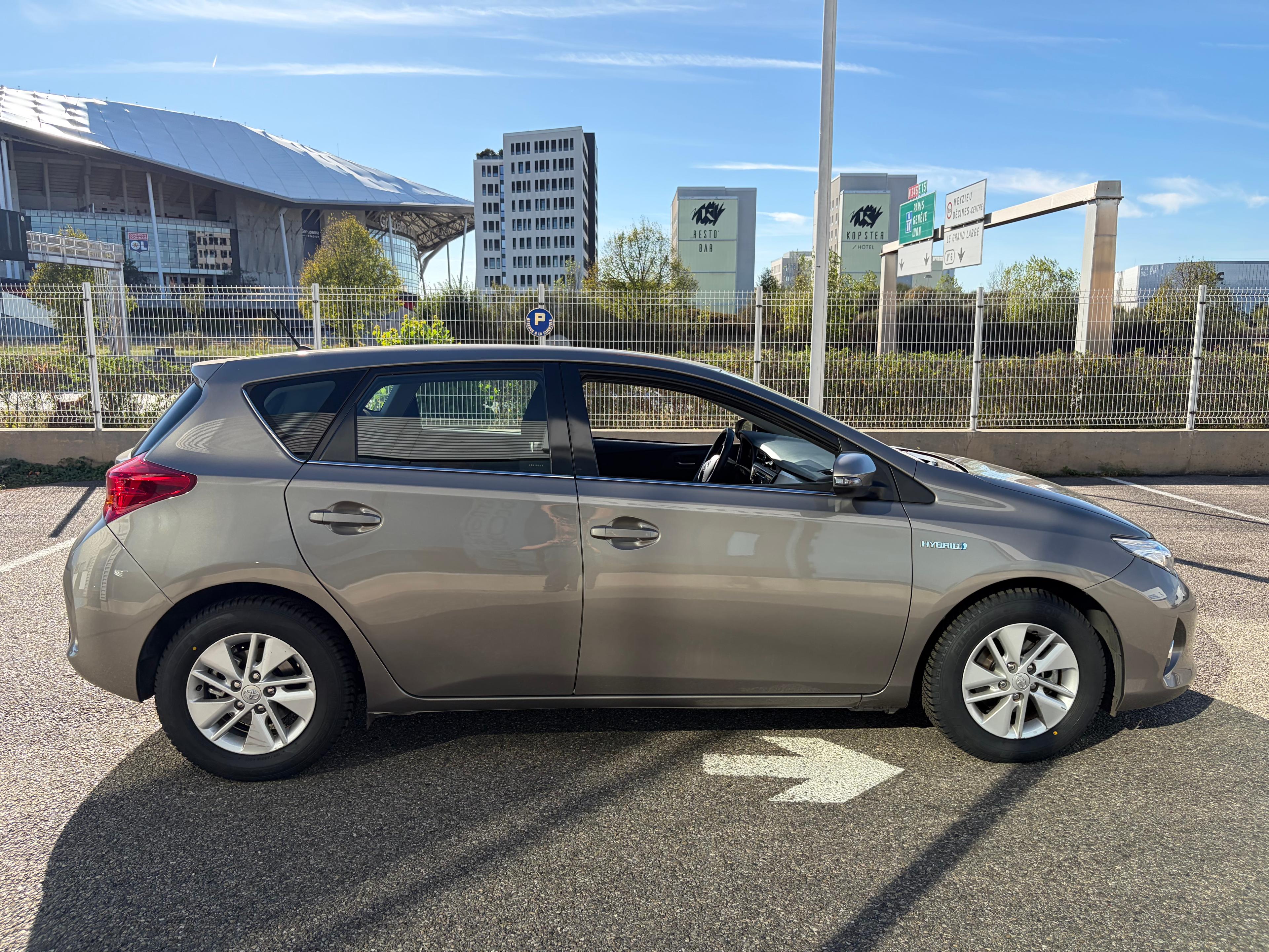 TOYOTA AURIS II HYBRIDE 136H DYNAMIC