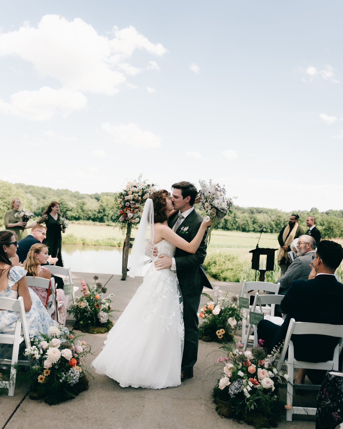 The couple kissing at the altar as the guests get to their feet