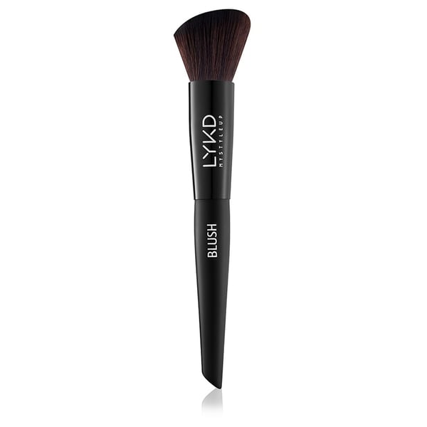 With the soft structure of the brush and its special angled shape