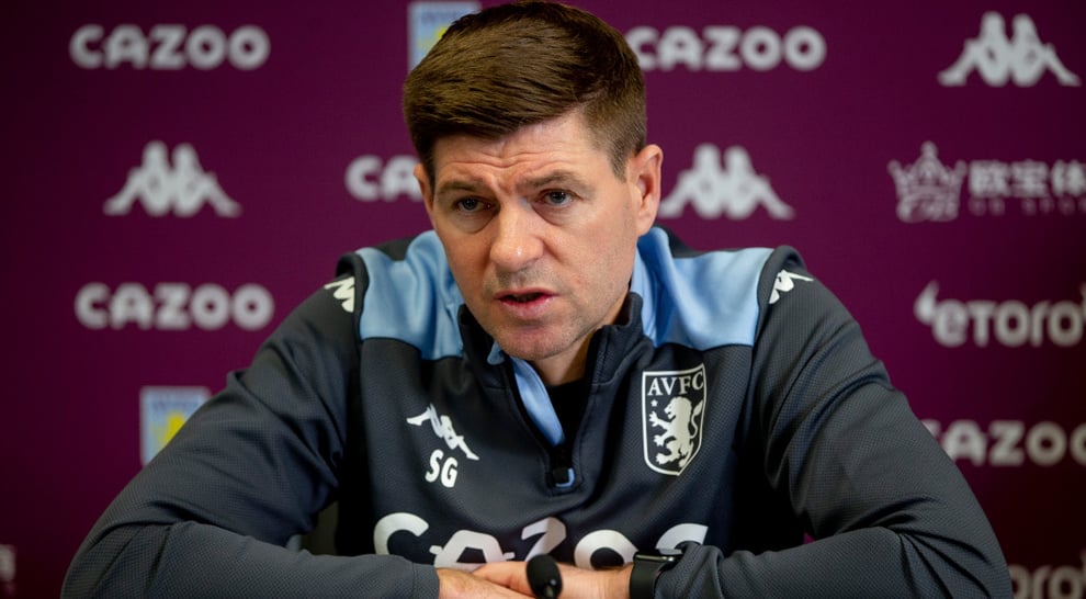 EPL: Gerrard Expresses Surprise Over Benitez's Job At Everto