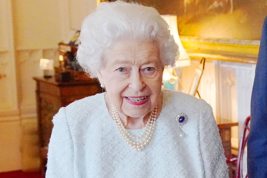 95-Year-Old Queen Elizabeth Cancels Meeting As COVID-19 Symp