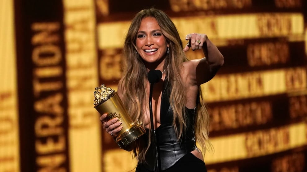 Jennifer Lopez Honours Ben Affleck At MTV Awards