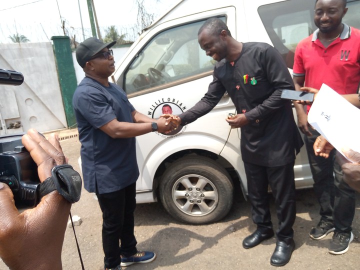 Governor Obiano Donates 18-Seater Bus To NUJ