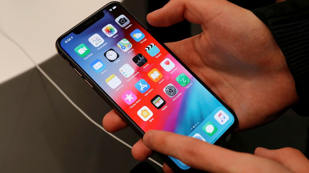 Russian Officials Ordered To Stop Using iPhones