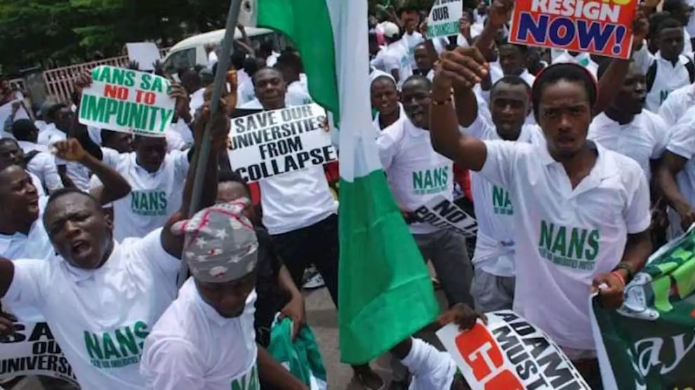 ASUU Strike: NANS Blocks Akure Road, Passes Vote Of No Confi