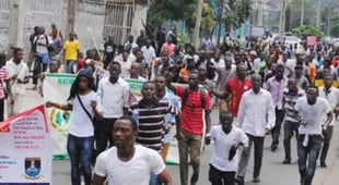 FUTA students protest over fees hike, disrupt academic activ