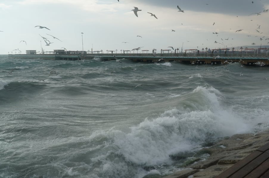 Southwester Hits Istanbul Again, Ferry Services Cancelled