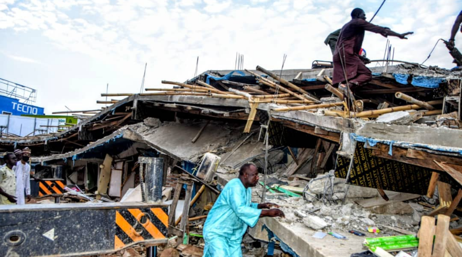 Ganduje Commiserates With Victims Of Building Collapse 