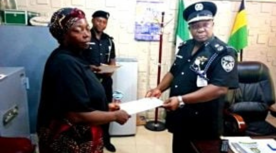Families Of Six Slain Police Officers Get N60 Million From K