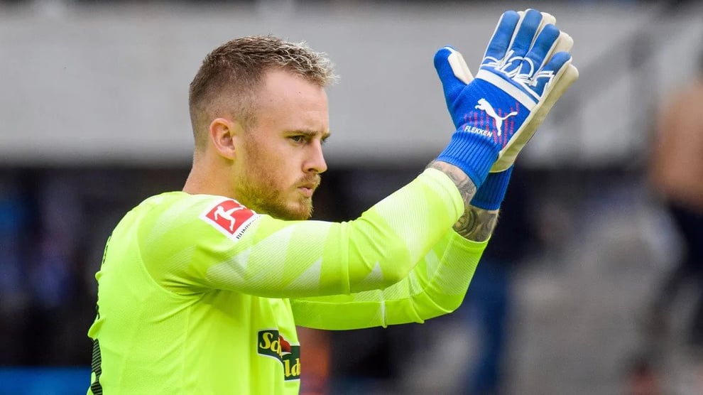 Transfer: Brentford Sign Dutch Goalie Flekken From Freiburg