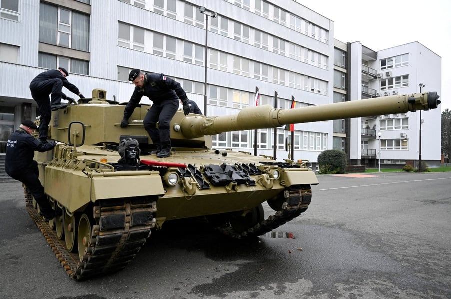 UK, Baltic States Urge Leopard Tanks Supply To Ukraine