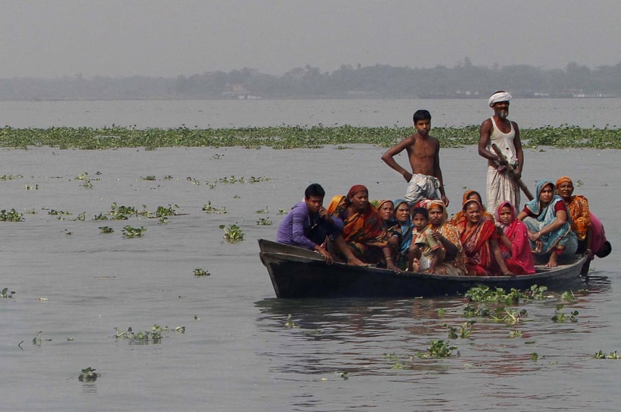 Bangladesh: 23 Dead, Dozens Missing In Boat Accident