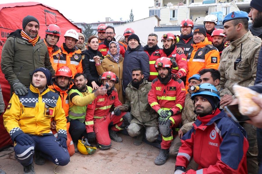 Spanish Team Rescues Mom, Children In Turkey