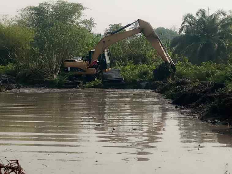Flooding: Osun Commences Dredging Of Streams, Waterways
