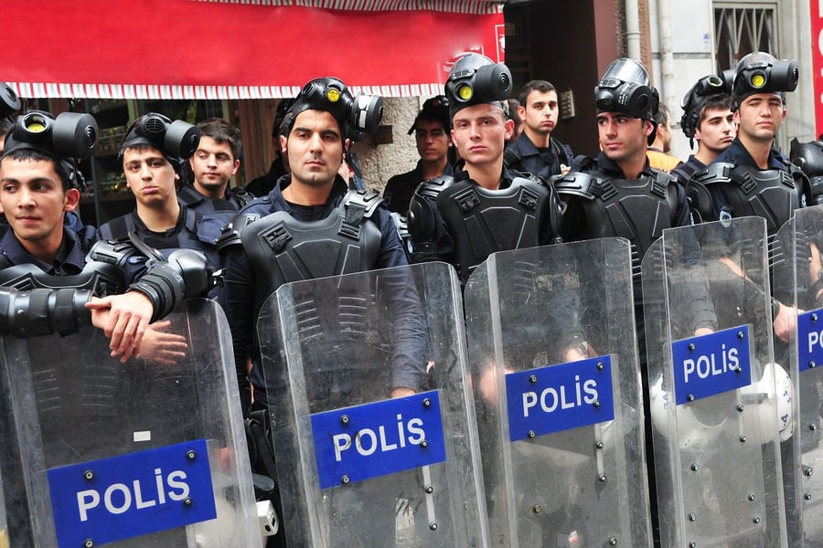 Turkish Police Seek Arrest Of 226 Over Fraud