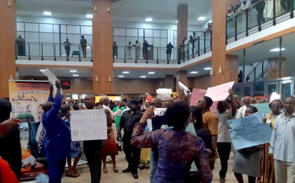 Chaos In NASS As Workers Protest Non-Implementation Of Minim