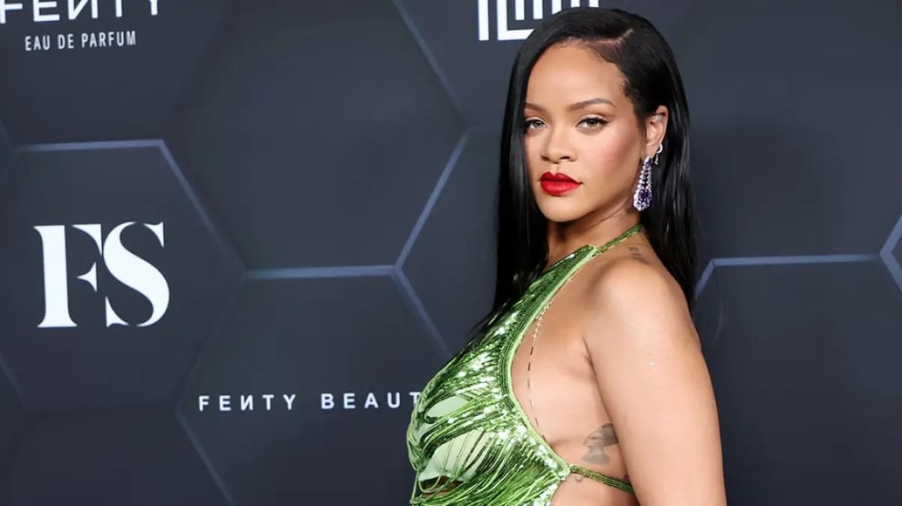 VIDEO: Rihanna Makes First Public Outing After Childbirth