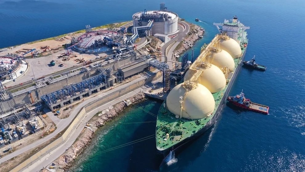 Energy Commissioner Implores EU To Stop Buying Russian LNG