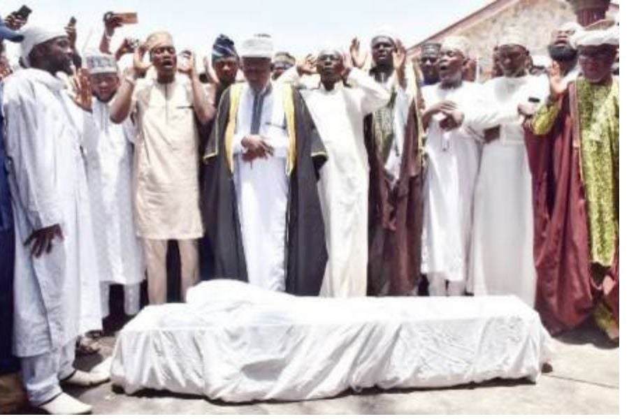 Alaafin: Open Display Of Ruler's Corpse  Against Traditions 