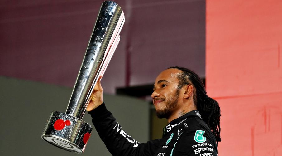 F1: Hamilton's Win In Qatar Prix Cuts Gap With Verstappen To