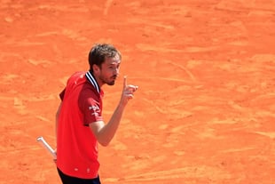 Medvedev suffers point deduction in Monte Carlo defeat to Kh