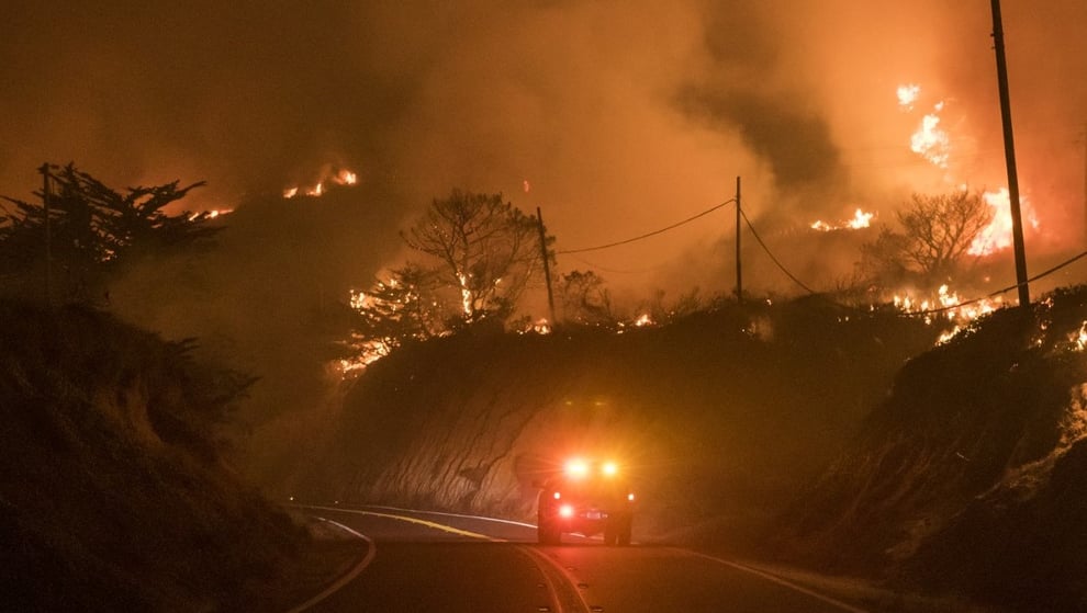 Wildfire In New Mexico City Forces Hundreds To Flee