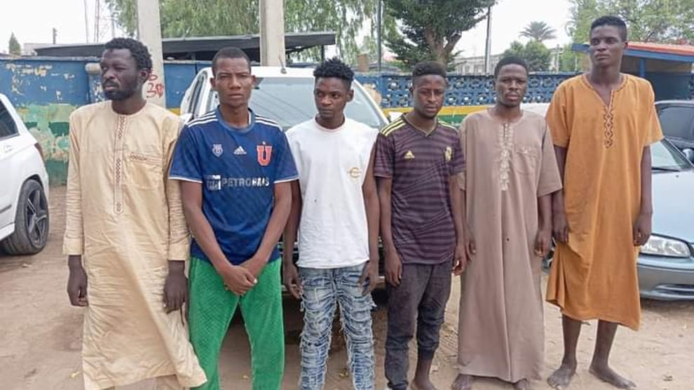 Police parade car snatchers, recover vehicles in Kano 