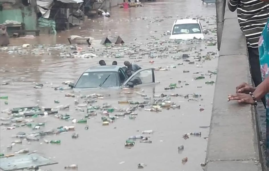 Bayelsa Residents Defy Flood, Hold Sunday Service In Bars, O