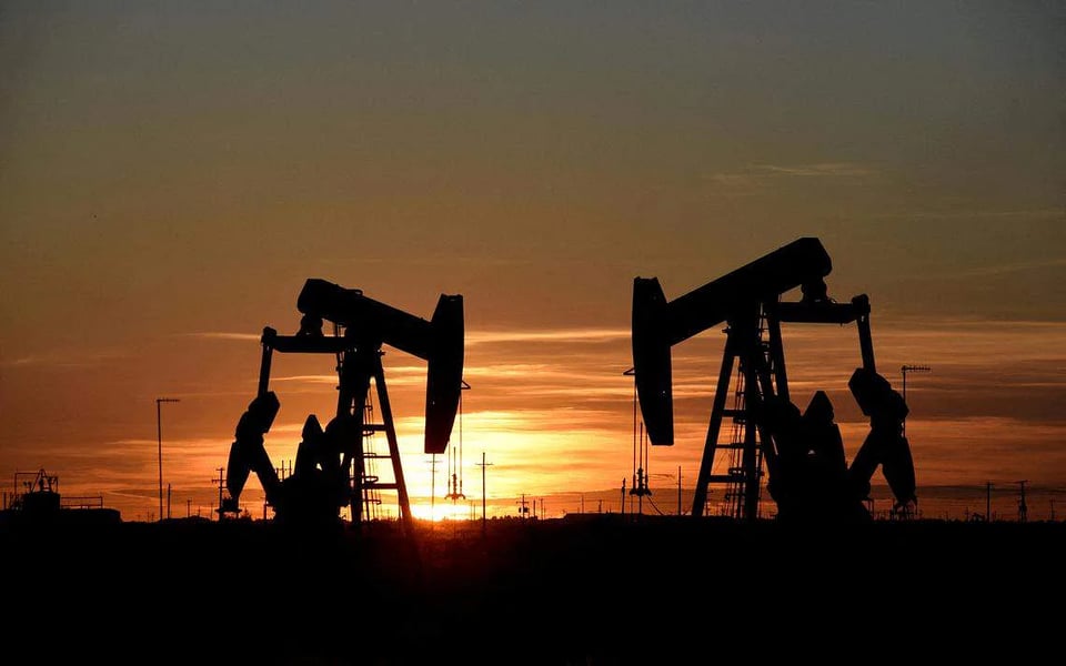 Oil Prices Drop As U.S. Inventories Rise, China COVID Worrie
