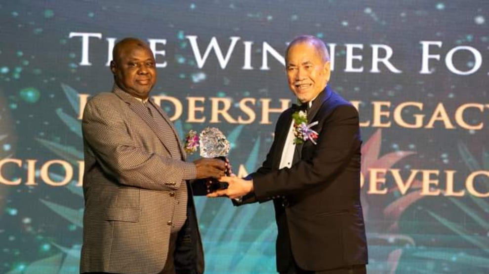 Kebbi Governor Idris receives IBR Asia Group leadership awar