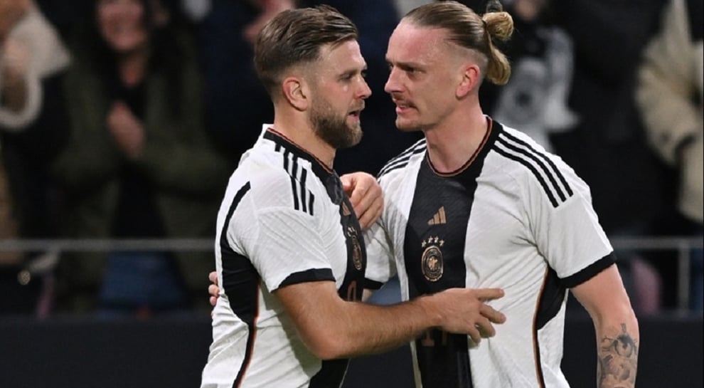 Fuellkrug's Brace Edges Germany Past Peru