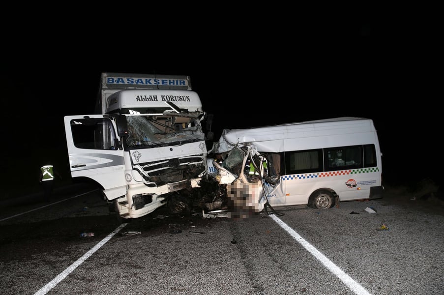 Pakistan: 11 Killed, 13 Injured In Bus Truck Collision On In